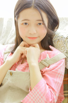 伸进她的裙子里面扯掉内裤